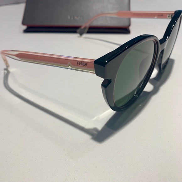 🔴SOLD🔴NEW Fendi 55MM Round Sunglasses - Picture 4 of 7
